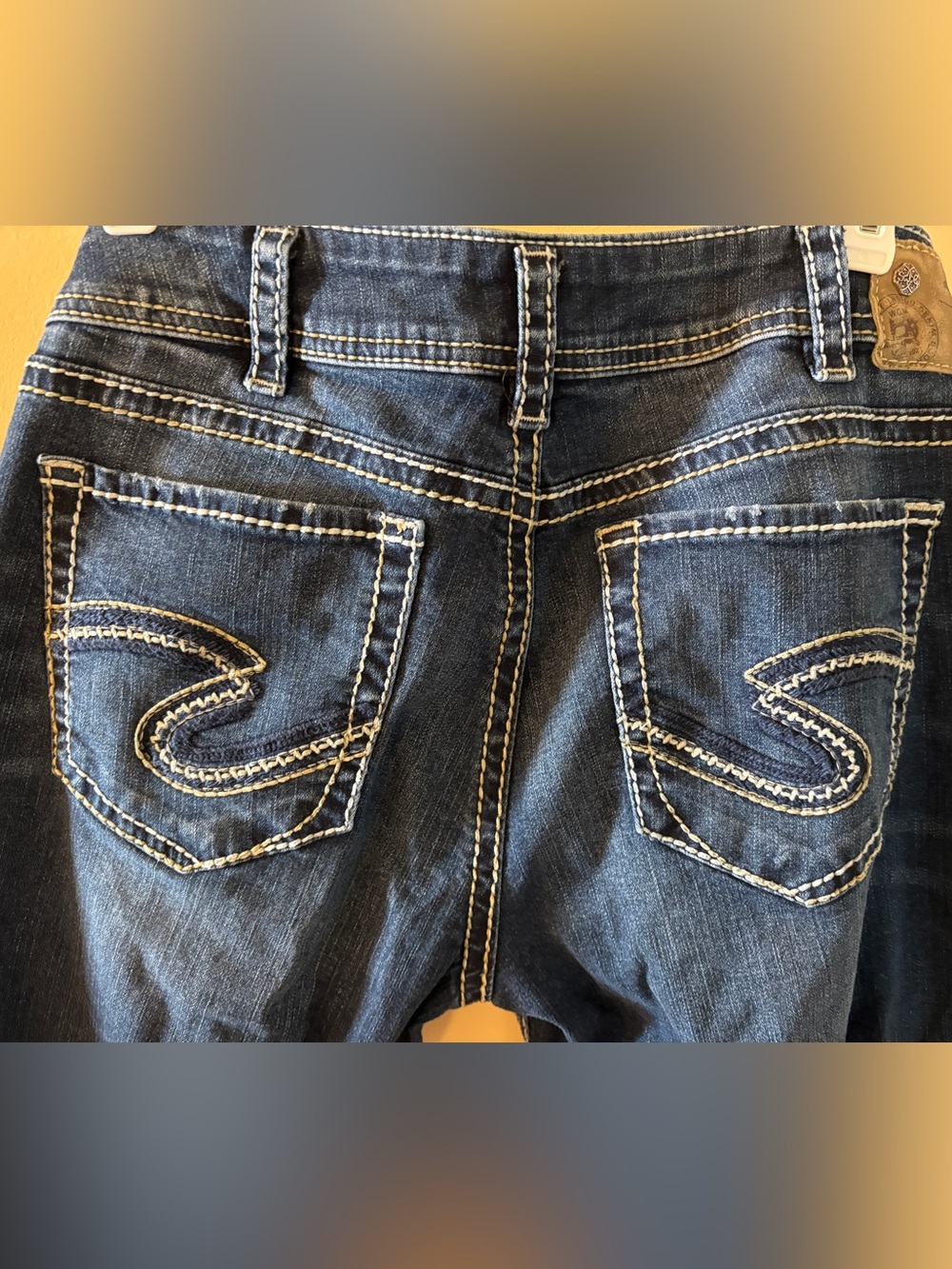 Silver Suki Mid-Rise Dark Blue Capris Skinny Jeans